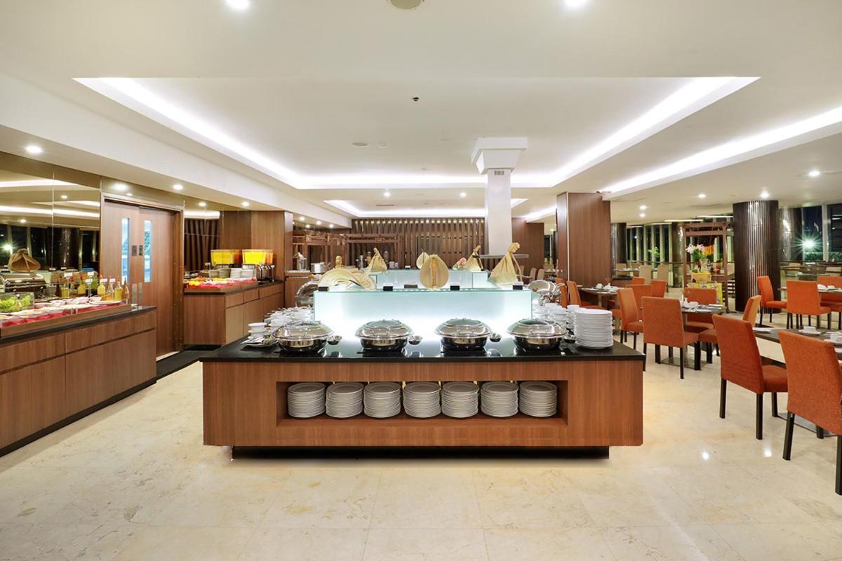 Aston Kupang Hotel & Convention Center Exterior photo