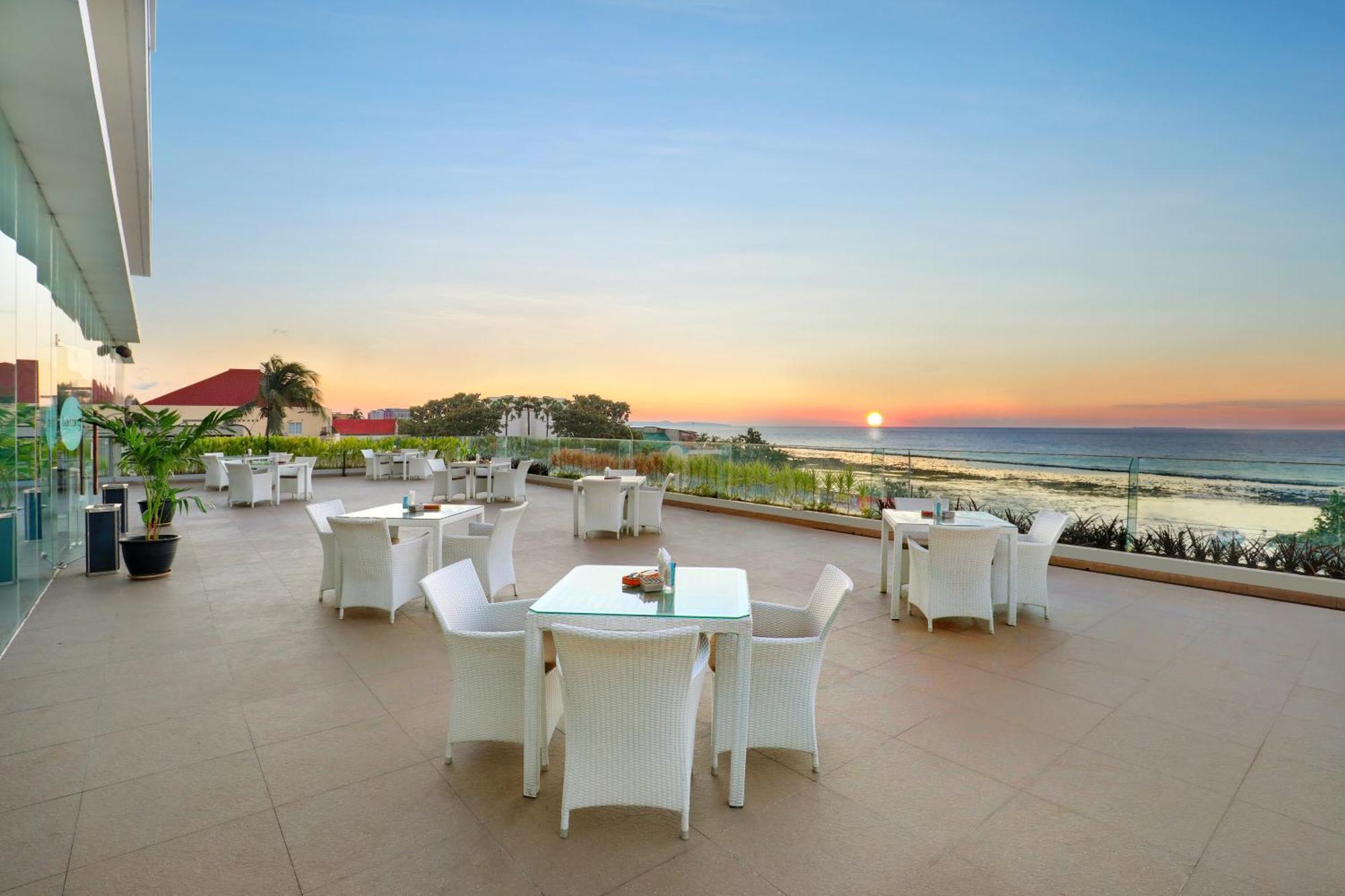 Aston Kupang Hotel & Convention Center Exterior photo