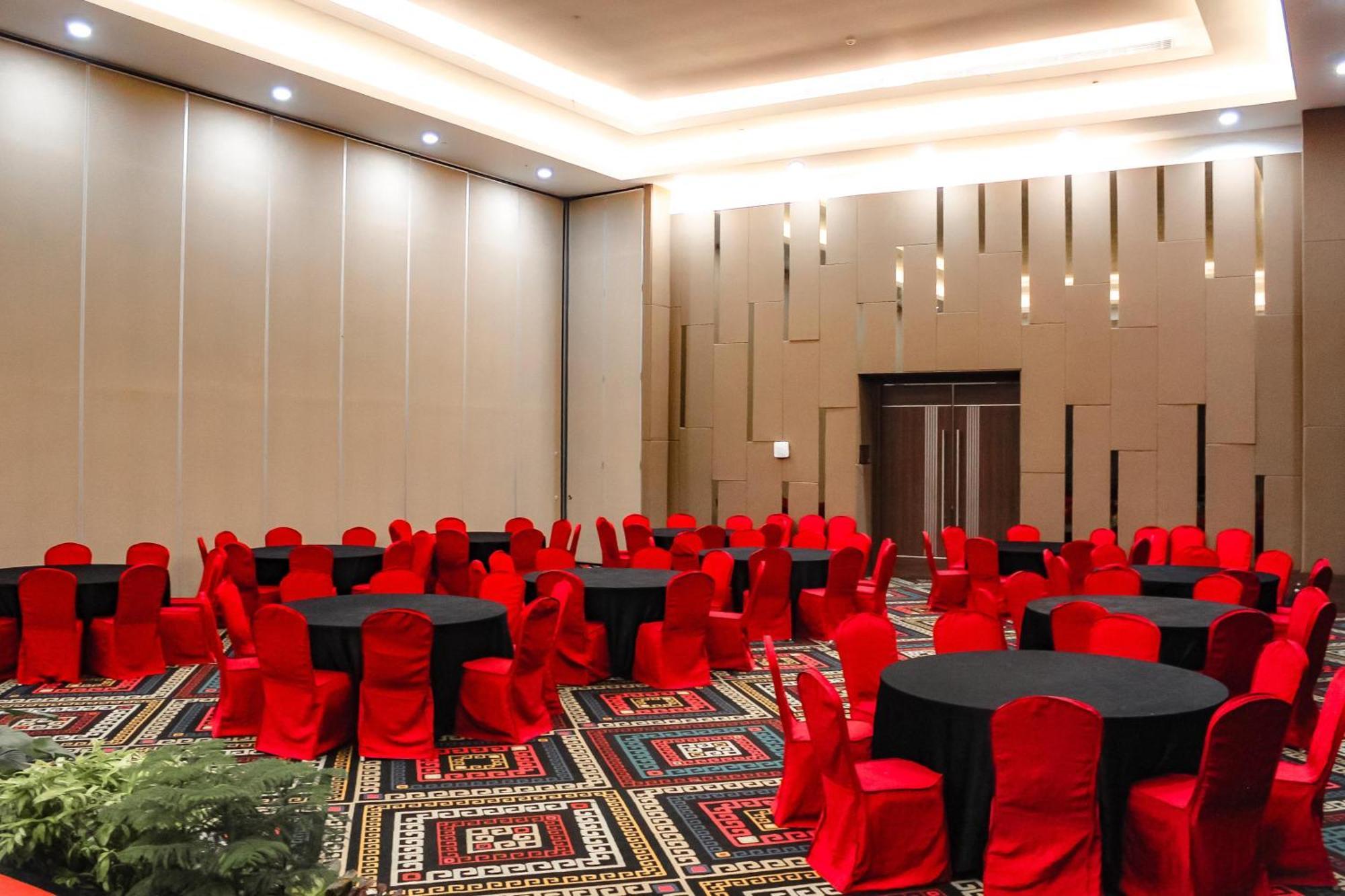 Aston Kupang Hotel & Convention Center Exterior photo