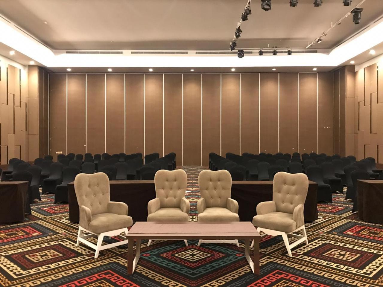 Aston Kupang Hotel & Convention Center Exterior photo